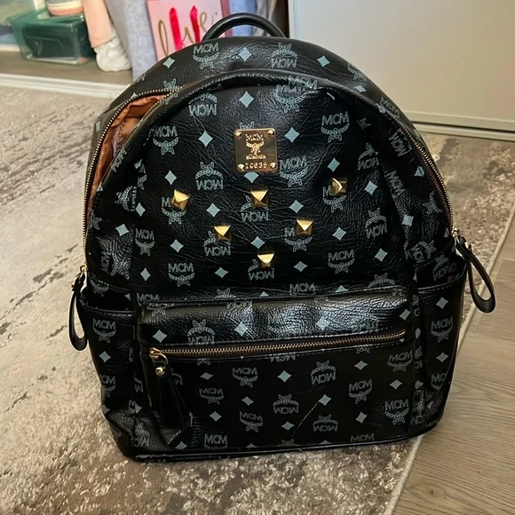 Backpack - Picture 1 of 4